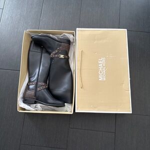 MK kincaid boot womens size 8.5 black /brown NWT